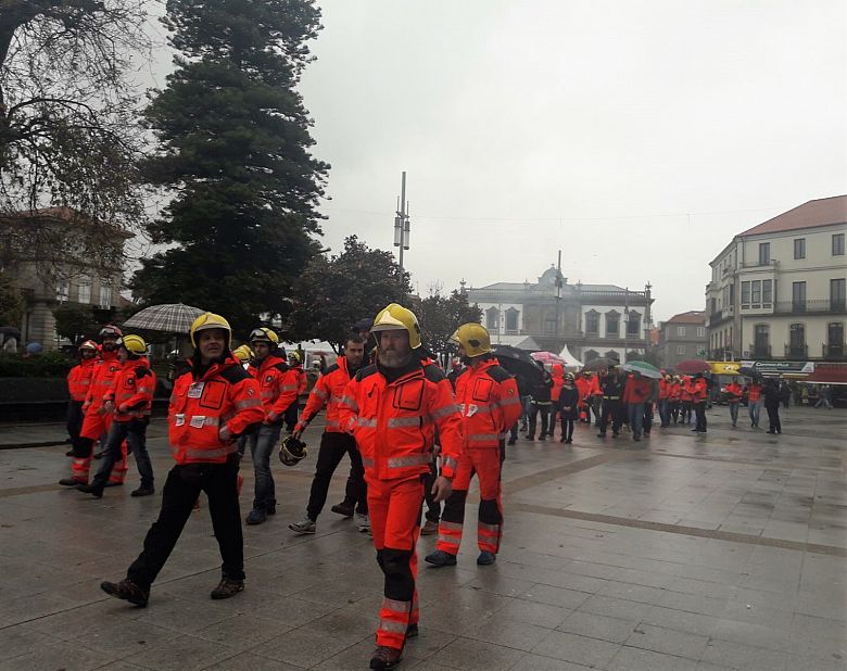 2017-12-29 ProtestaBombeirosComarcaisPontevedra07.jpeg